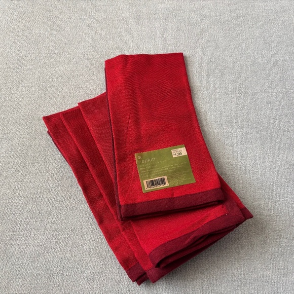 NWT Classic Red Napkins With Contrasting Red Trim 100% Cotton Set of 4 - Picture 3 of 4